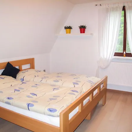 Jestřebice 7 *